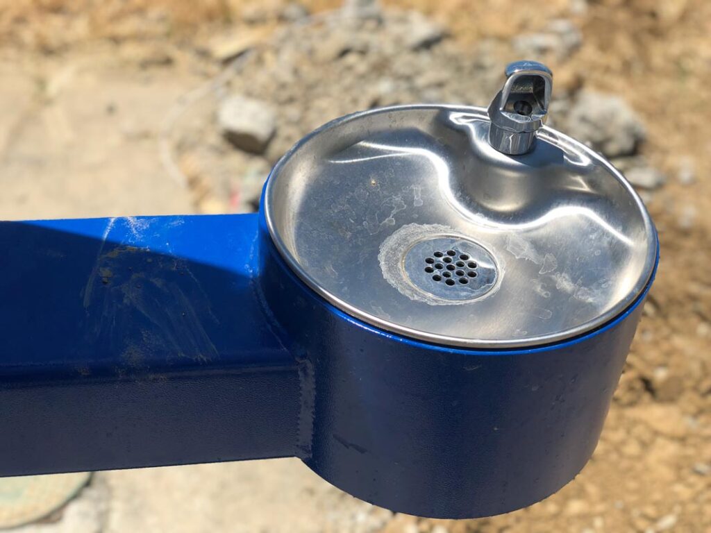 Device for water fountains